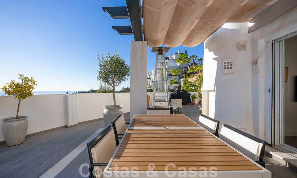 Spacieux appartement à vendre avec de grandes terrasses et une vue imprenable sur la mer à Benahavis - Marbella 50688