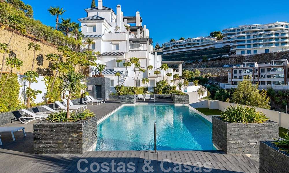 Spacieux appartement à vendre avec de grandes terrasses et une vue imprenable sur la mer à Benahavis - Marbella 50693
