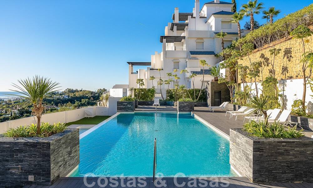 Spacieux appartement à vendre avec de grandes terrasses et une vue imprenable sur la mer à Benahavis - Marbella 50695