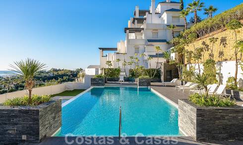 Spacieux appartement à vendre avec de grandes terrasses et une vue imprenable sur la mer à Benahavis - Marbella 50695