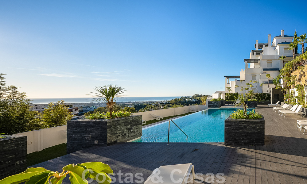 Spacieux appartement à vendre avec de grandes terrasses et une vue imprenable sur la mer à Benahavis - Marbella 50696