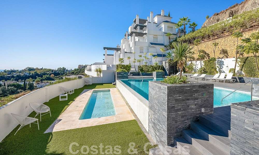Spacieux appartement à vendre avec de grandes terrasses et une vue imprenable sur la mer à Benahavis - Marbella 50697