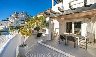 Spacieux appartement à vendre avec de grandes terrasses et une vue imprenable sur la mer à Benahavis - Marbella 50699 