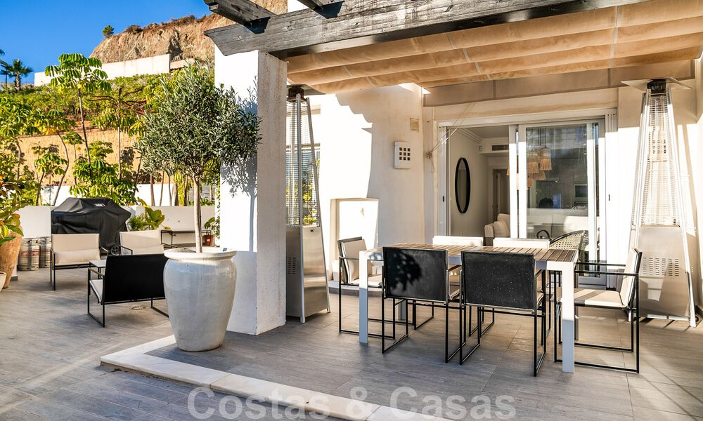 Spacieux appartement à vendre avec de grandes terrasses et une vue imprenable sur la mer à Benahavis - Marbella 50700