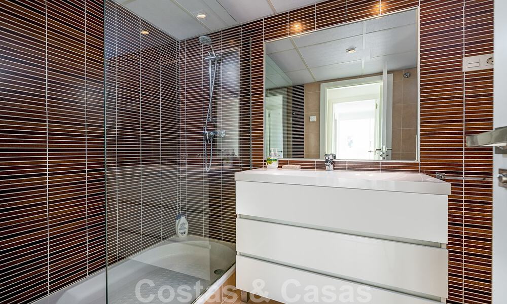 Spacieux appartement à vendre avec de grandes terrasses et une vue imprenable sur la mer à Benahavis - Marbella 50707