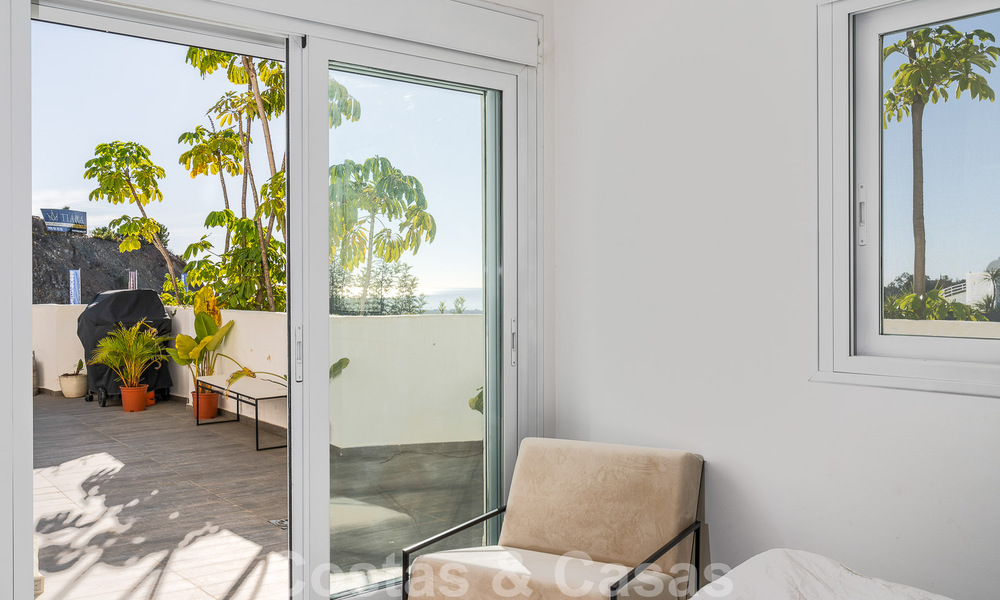 Spacieux appartement à vendre avec de grandes terrasses et une vue imprenable sur la mer à Benahavis - Marbella 50708