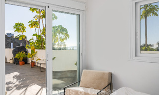 Spacieux appartement à vendre avec de grandes terrasses et une vue imprenable sur la mer à Benahavis - Marbella 50708 