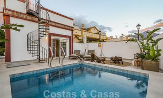 Villa récemment rénovée à vendre, avec vue panoramique sur la mer, située dans le quartier recherché de Nueva Andalucia, Marbella 51342 