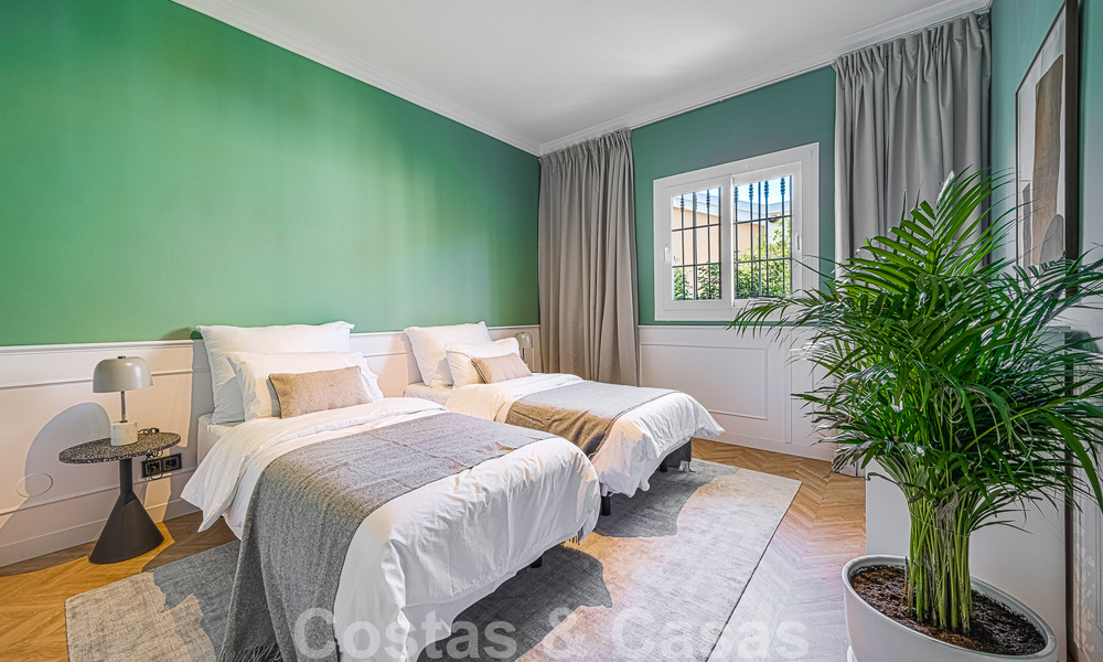 Villa récemment rénovée à vendre, avec vue panoramique sur la mer, située dans le quartier recherché de Nueva Andalucia, Marbella 51346