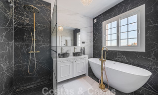 Villa récemment rénovée à vendre, avec vue panoramique sur la mer, située dans le quartier recherché de Nueva Andalucia, Marbella 51348 