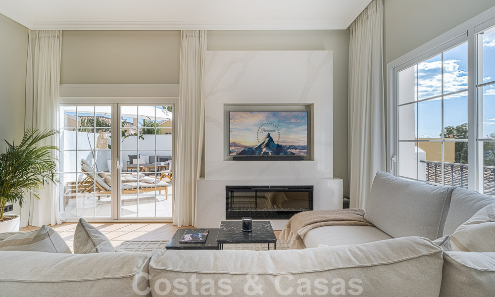 Villa récemment rénovée à vendre, avec vue panoramique sur la mer, située dans le quartier recherché de Nueva Andalucia, Marbella 51351