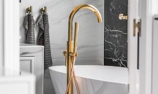 Villa récemment rénovée à vendre, avec vue panoramique sur la mer, située dans le quartier recherché de Nueva Andalucia, Marbella 51356 