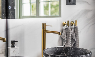 Villa récemment rénovée à vendre, avec vue panoramique sur la mer, située dans le quartier recherché de Nueva Andalucia, Marbella 51359 