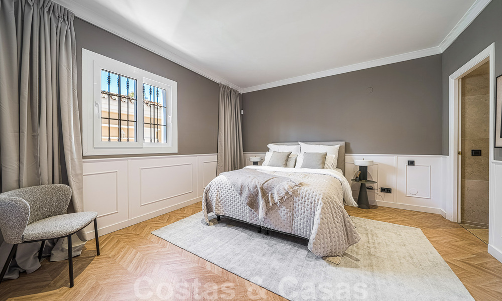 Villa récemment rénovée à vendre, avec vue panoramique sur la mer, située dans le quartier recherché de Nueva Andalucia, Marbella 51365