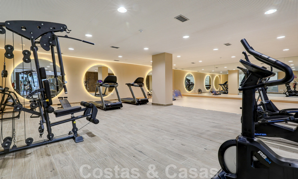 Appartement moderne de 3 chambres à coucher, prêt à être emménagé, à vendre dans un complexe golfique sur le nouveau Golden Mile, entre Marbella et Estepona 50780