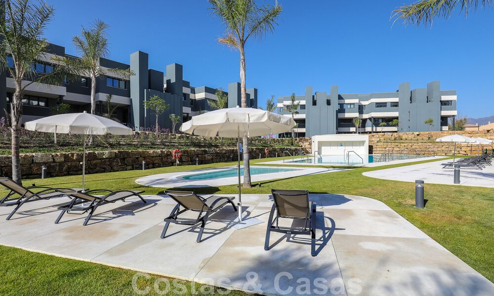 Appartement moderne de 3 chambres à coucher, prêt à être emménagé, à vendre dans un complexe golfique sur le nouveau Golden Mile, entre Marbella et Estepona 50783