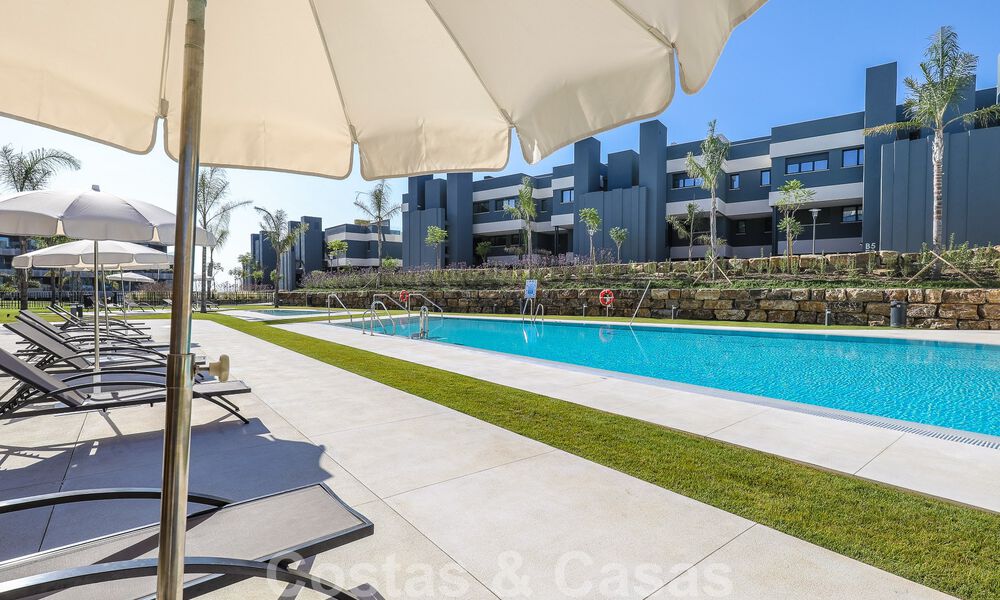 Appartement moderne de 3 chambres à coucher, prêt à être emménagé, à vendre dans un complexe golfique sur le nouveau Golden Mile, entre Marbella et Estepona 50785