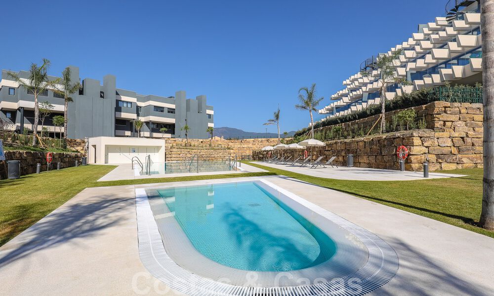 Appartement moderne de 3 chambres à coucher, prêt à être emménagé, à vendre dans un complexe golfique sur le nouveau Golden Mile, entre Marbella et Estepona 50787