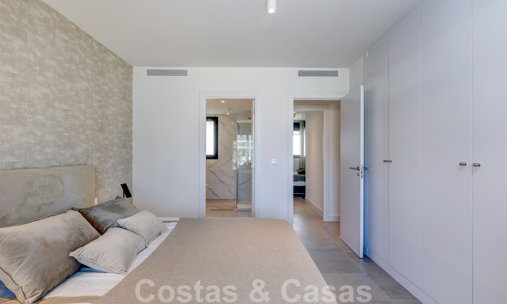 Appartement moderne de 3 chambres à coucher, prêt à être emménagé, à vendre dans un complexe golfique sur le nouveau Golden Mile, entre Marbella et Estepona 50791