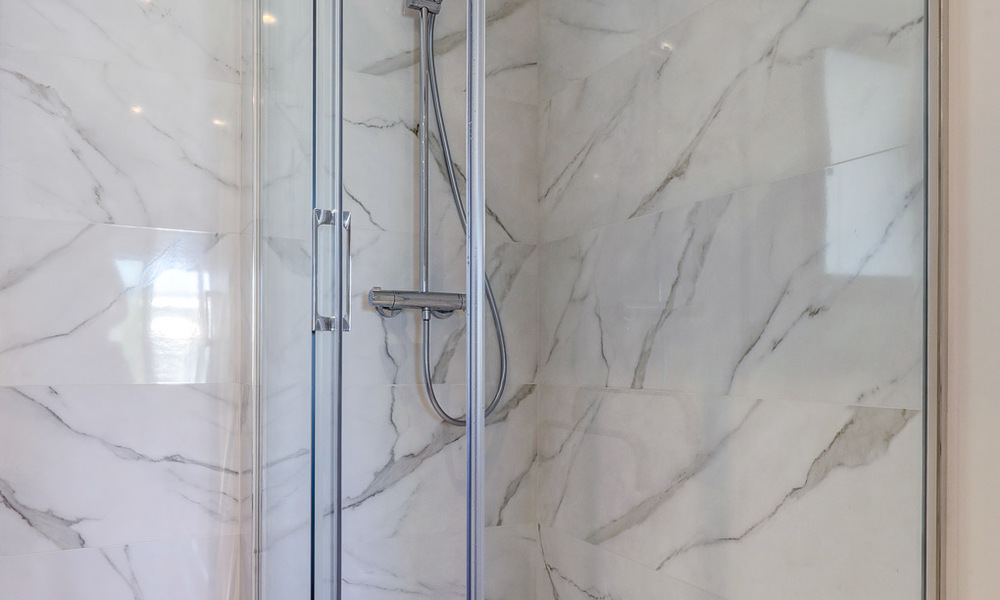 Appartement moderne de 3 chambres à coucher, prêt à être emménagé, à vendre dans un complexe golfique sur le nouveau Golden Mile, entre Marbella et Estepona 50794