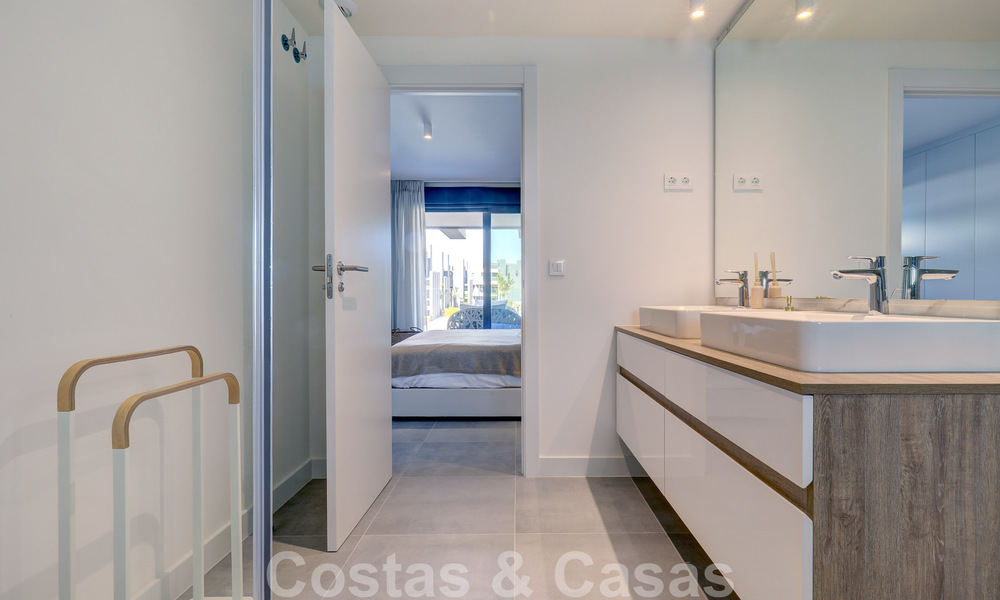 Appartement moderne de 3 chambres à coucher, prêt à être emménagé, à vendre dans un complexe golfique sur le nouveau Golden Mile, entre Marbella et Estepona 50795