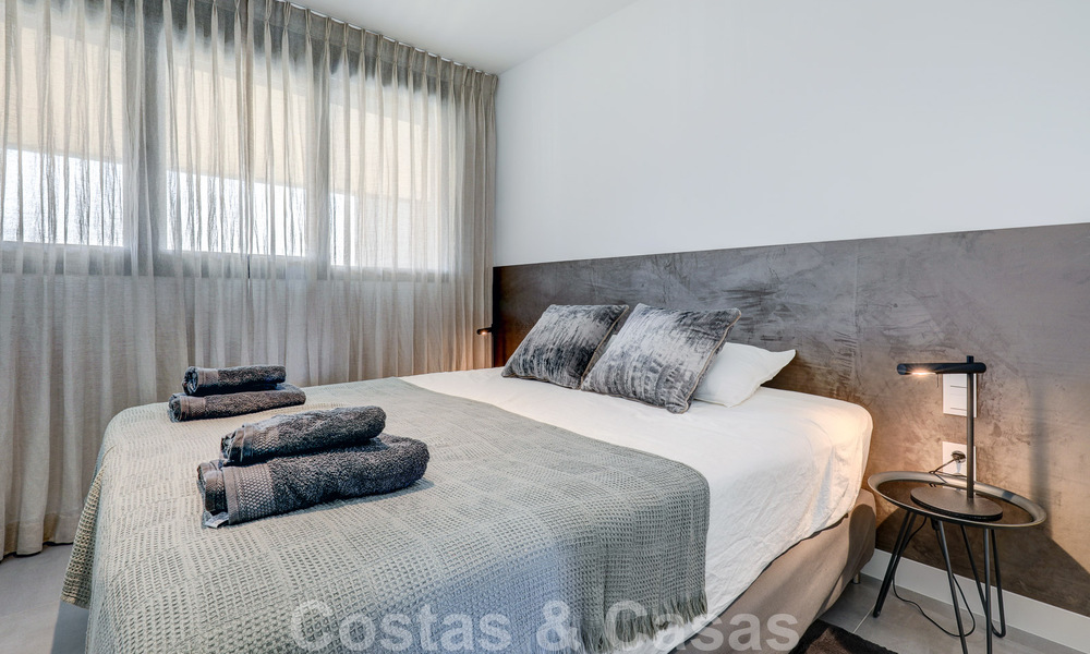 Appartement moderne de 3 chambres à coucher, prêt à être emménagé, à vendre dans un complexe golfique sur le nouveau Golden Mile, entre Marbella et Estepona 50801