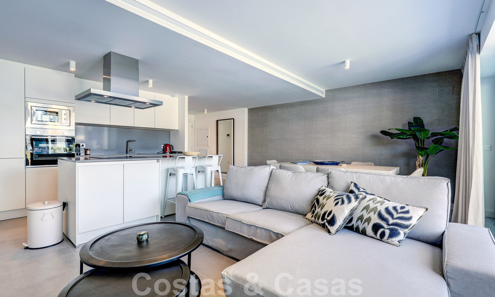 Appartement moderne de 3 chambres à coucher, prêt à être emménagé, à vendre dans un complexe golfique sur le nouveau Golden Mile, entre Marbella et Estepona 50811