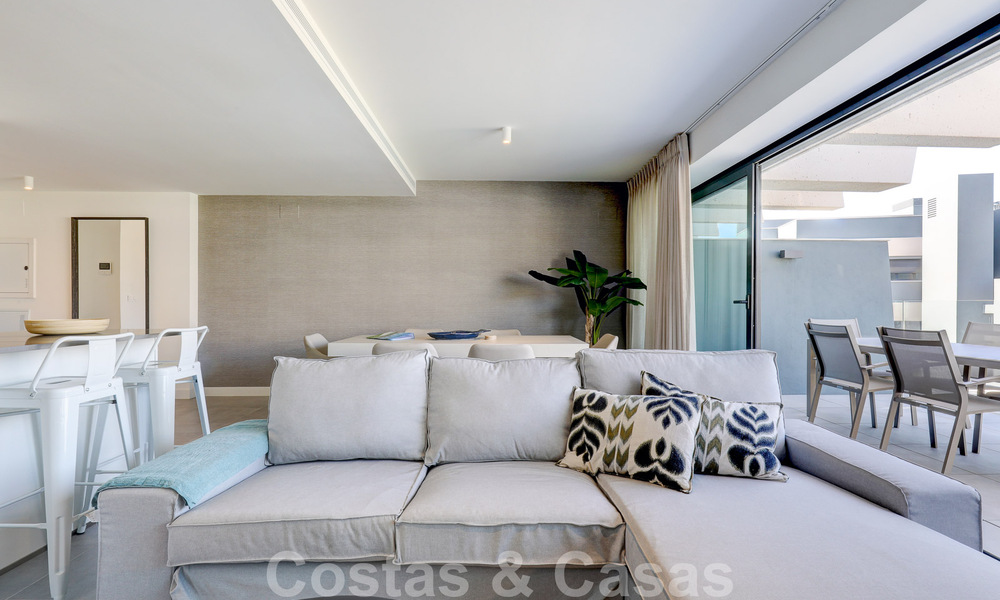 Appartement moderne de 3 chambres à coucher, prêt à être emménagé, à vendre dans un complexe golfique sur le nouveau Golden Mile, entre Marbella et Estepona 50812
