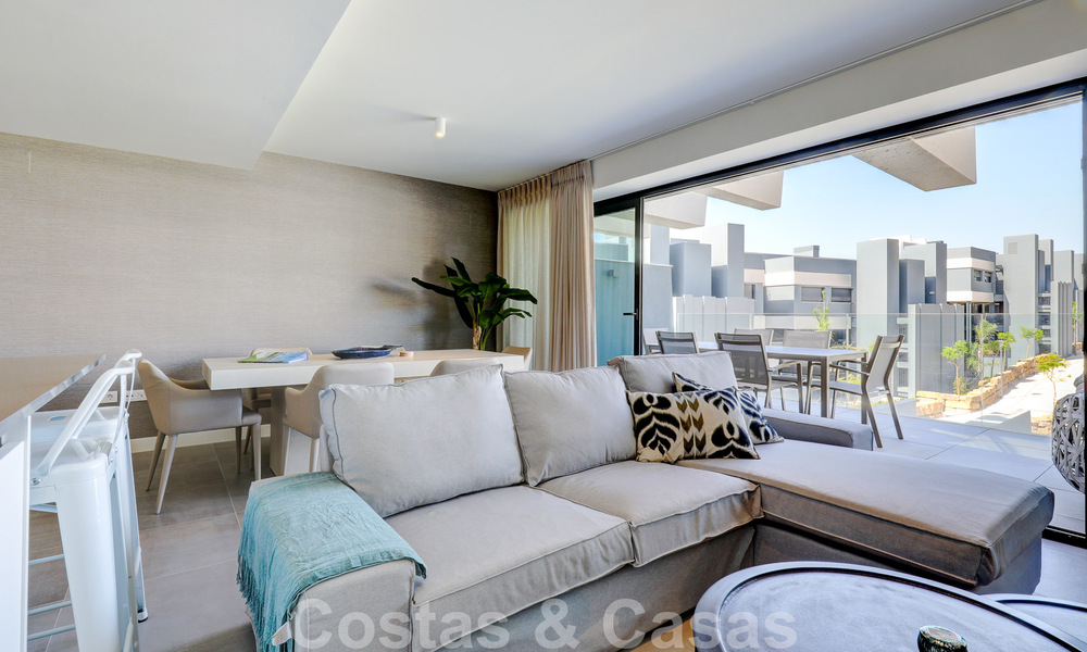 Appartement moderne de 3 chambres à coucher, prêt à être emménagé, à vendre dans un complexe golfique sur le nouveau Golden Mile, entre Marbella et Estepona 50813
