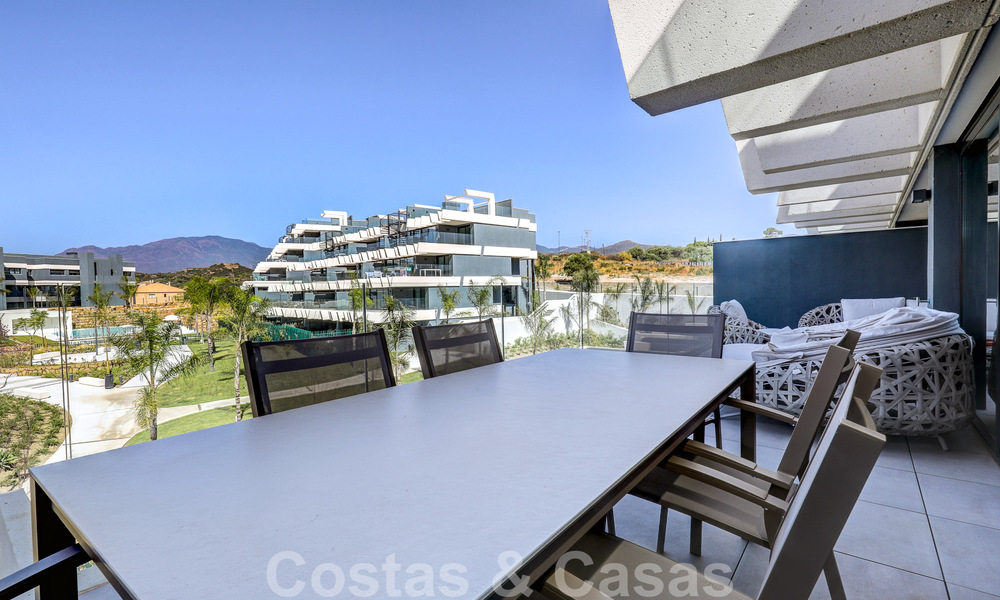 Appartement moderne de 3 chambres à coucher, prêt à être emménagé, à vendre dans un complexe golfique sur le nouveau Golden Mile, entre Marbella et Estepona 50815
