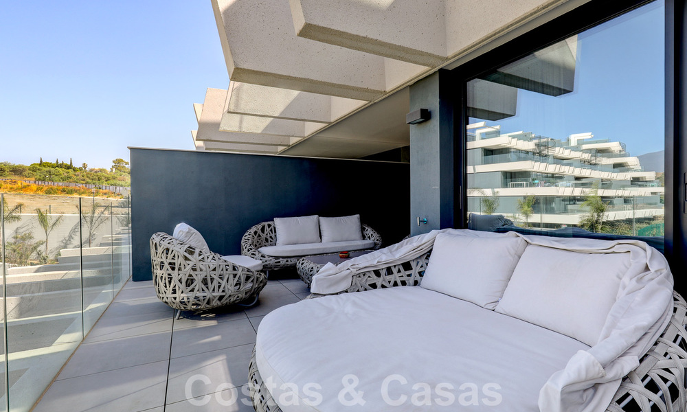 Appartement moderne de 3 chambres à coucher, prêt à être emménagé, à vendre dans un complexe golfique sur le nouveau Golden Mile, entre Marbella et Estepona 50818