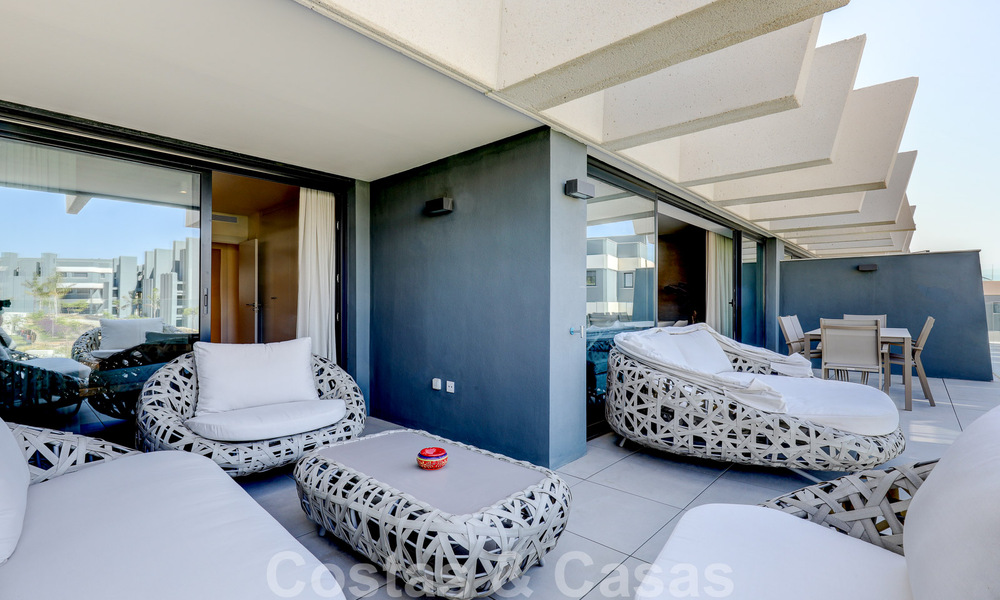 Appartement moderne de 3 chambres à coucher, prêt à être emménagé, à vendre dans un complexe golfique sur le nouveau Golden Mile, entre Marbella et Estepona 50820