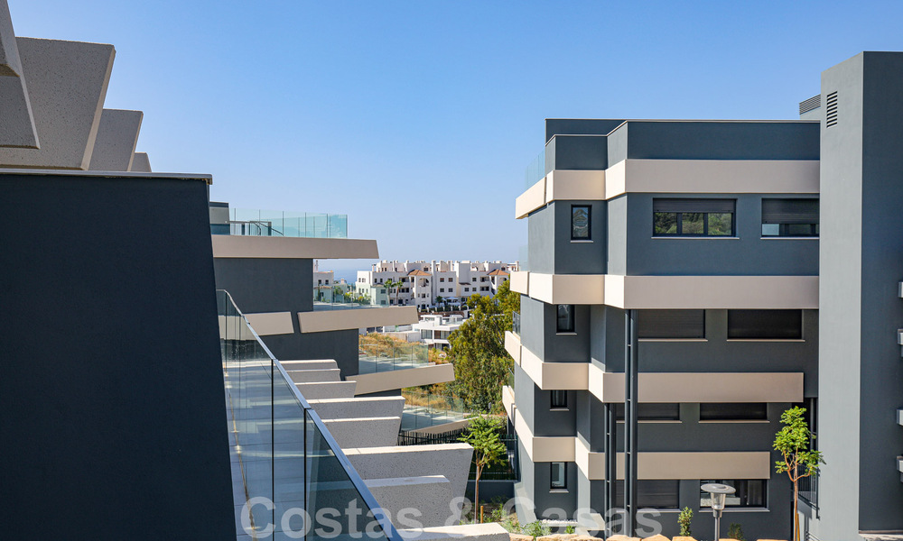 Appartement moderne de 3 chambres à coucher, prêt à être emménagé, à vendre dans un complexe golfique sur le nouveau Golden Mile, entre Marbella et Estepona 50822