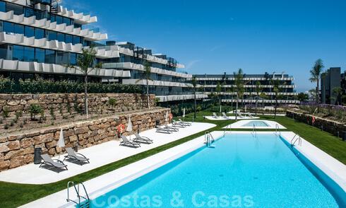 Appartement moderne de 3 chambres à coucher, prêt à être emménagé, à vendre dans un complexe golfique sur le nouveau Golden Mile, entre Marbella et Estepona 51007