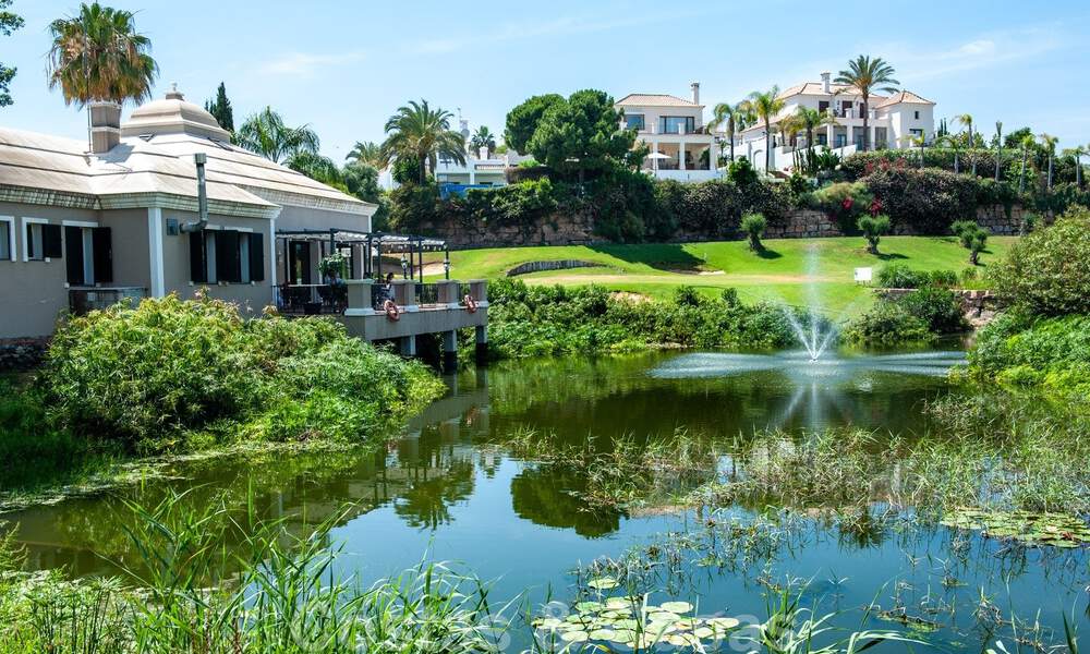 Appartement moderne de 3 chambres à coucher, prêt à être emménagé, à vendre dans un complexe golfique sur le nouveau Golden Mile, entre Marbella et Estepona 51009