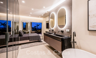 Appartement spacieux et élégant à vendre dans un complexe fermé sur une plage en front de mer avec vue sur la mer, sur le Nouveau Golden Mile de Marbella - Estepona 51293 