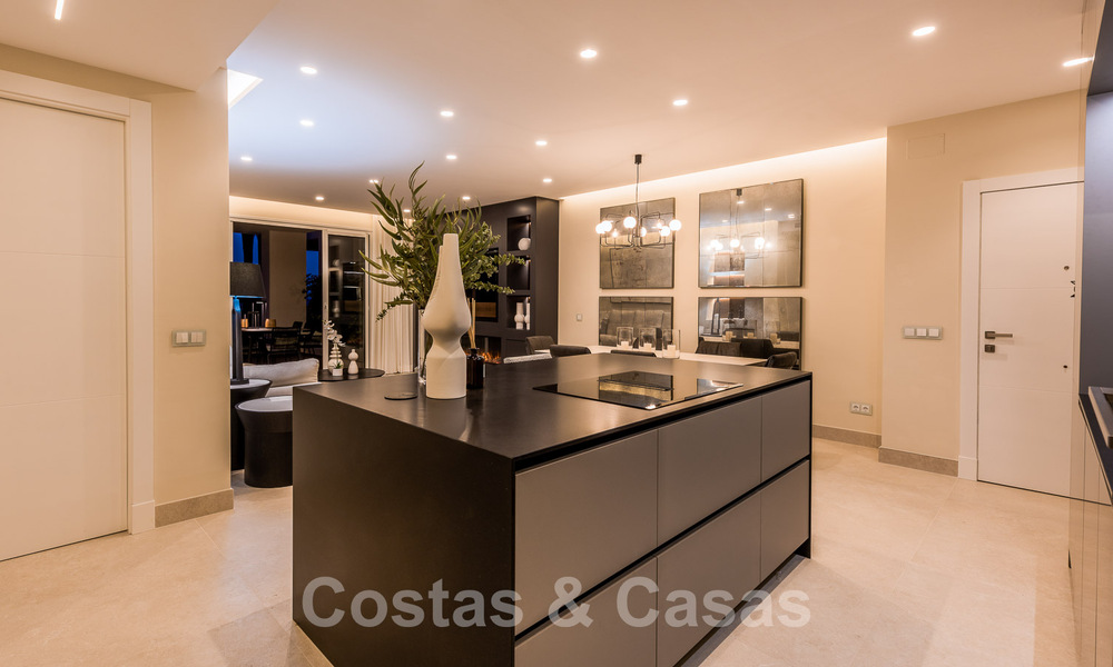 Appartement spacieux et élégant à vendre dans un complexe fermé sur une plage en front de mer avec vue sur la mer, sur le Nouveau Golden Mile de Marbella - Estepona 51298
