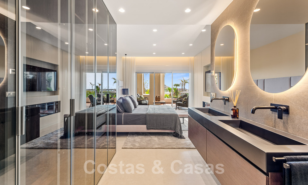 Appartement spacieux et élégant à vendre dans un complexe fermé sur une plage en front de mer avec vue sur la mer, sur le Nouveau Golden Mile de Marbella - Estepona 51300