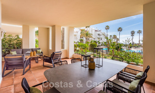 Appartement spacieux et élégant à vendre dans un complexe fermé sur une plage en front de mer avec vue sur la mer, sur le Nouveau Golden Mile de Marbella - Estepona 51312 