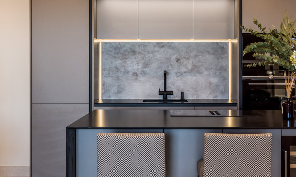 Appartement spacieux et élégant à vendre dans un complexe fermé sur une plage en front de mer avec vue sur la mer, sur le Nouveau Golden Mile de Marbella - Estepona 51340