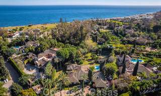 Villa de luxe indépendante de style méditerranéen à vendre à deux pas de la plage et des commodités dans la prestigieuse Guadalmina Baja à Marbella 51240 