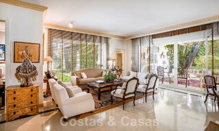 Villa de luxe indépendante de style méditerranéen à vendre à deux pas de la plage et des commodités dans la prestigieuse Guadalmina Baja à Marbella 51248 