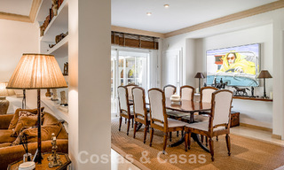 Villa de luxe indépendante de style méditerranéen à vendre à deux pas de la plage et des commodités dans la prestigieuse Guadalmina Baja à Marbella 51250 