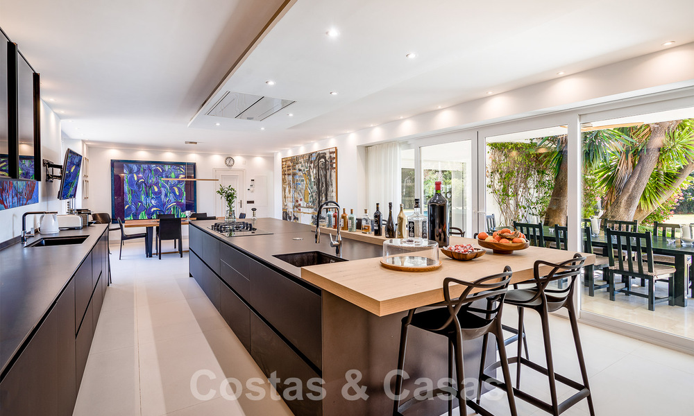 Villa de luxe indépendante de style méditerranéen à vendre à deux pas de la plage et des commodités dans la prestigieuse Guadalmina Baja à Marbella 51257