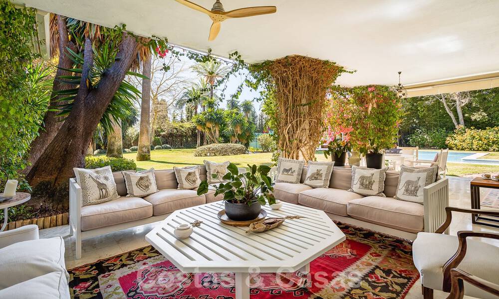 Villa de luxe indépendante de style méditerranéen à vendre à deux pas de la plage et des commodités dans la prestigieuse Guadalmina Baja à Marbella 51260