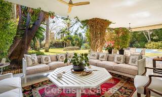 Villa de luxe indépendante de style méditerranéen à vendre à deux pas de la plage et des commodités dans la prestigieuse Guadalmina Baja à Marbella 51260 