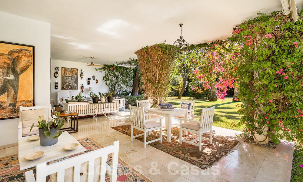 Villa de luxe indépendante de style méditerranéen à vendre à deux pas de la plage et des commodités dans la prestigieuse Guadalmina Baja à Marbella 51261