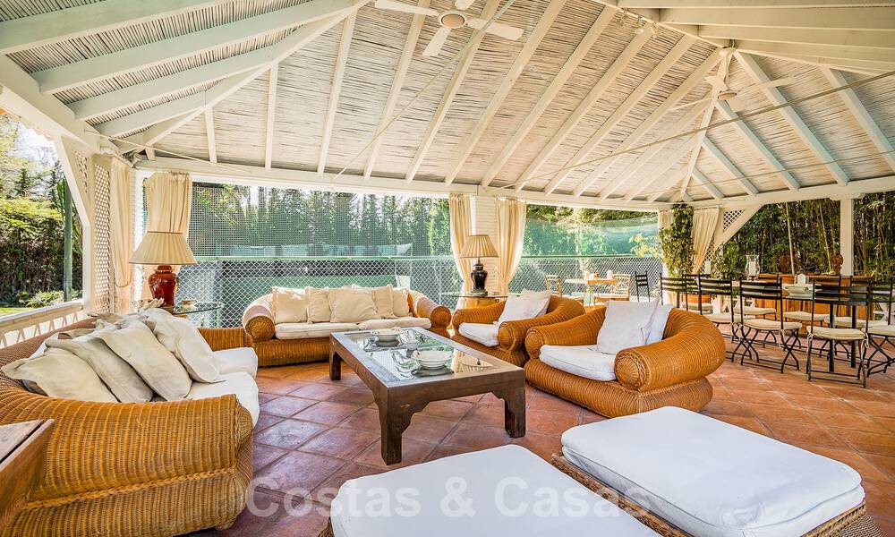 Villa de luxe indépendante de style méditerranéen à vendre à deux pas de la plage et des commodités dans la prestigieuse Guadalmina Baja à Marbella 51263