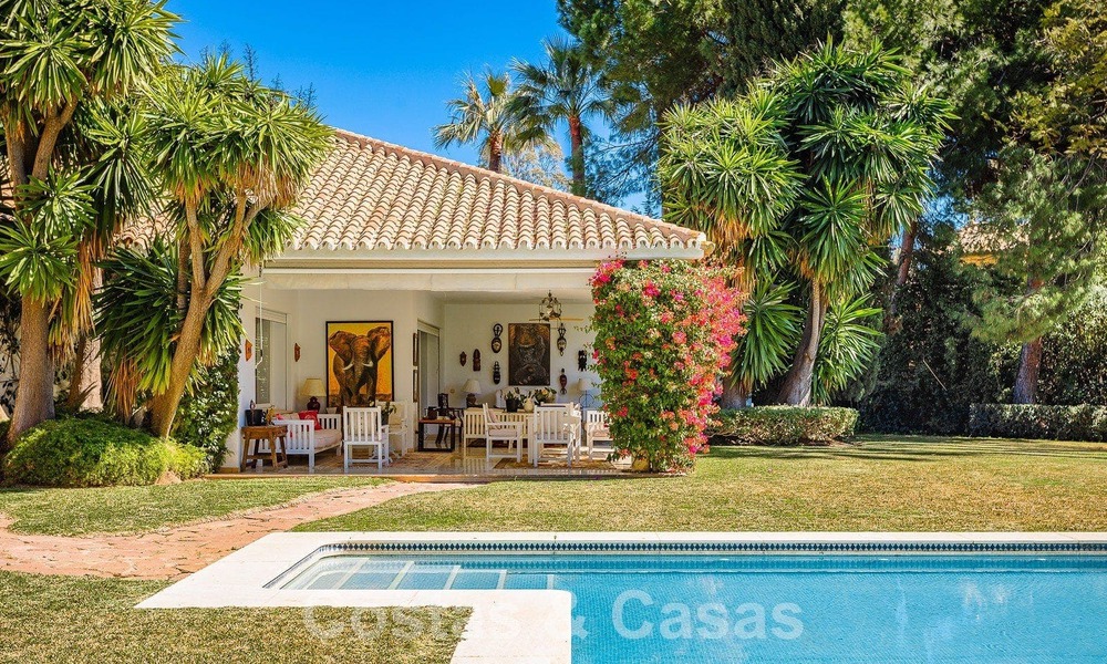 Villa de luxe indépendante de style méditerranéen à vendre à deux pas de la plage et des commodités dans la prestigieuse Guadalmina Baja à Marbella 51267