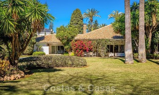 Villa de luxe indépendante de style méditerranéen à vendre à deux pas de la plage et des commodités dans la prestigieuse Guadalmina Baja à Marbella 51274 